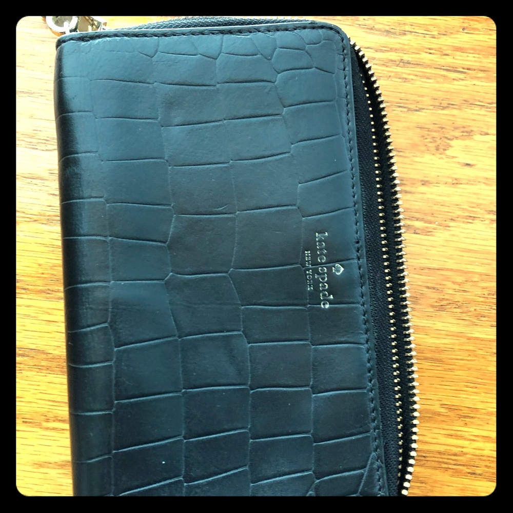 Beautiful slightly used Kate Spade wristlet